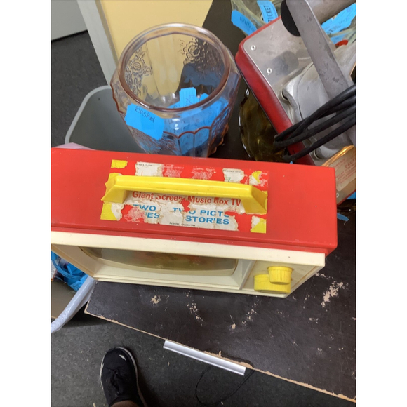 Vintage 1964 Fisher-Price Giant Screen Music Box TV Two Tunes Working - Picture 2 of 6